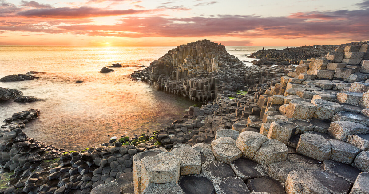 Tàn tích của người khổng lồ ở Ireland “bản sao” Ghềnh Đá Đĩa Phú Yên