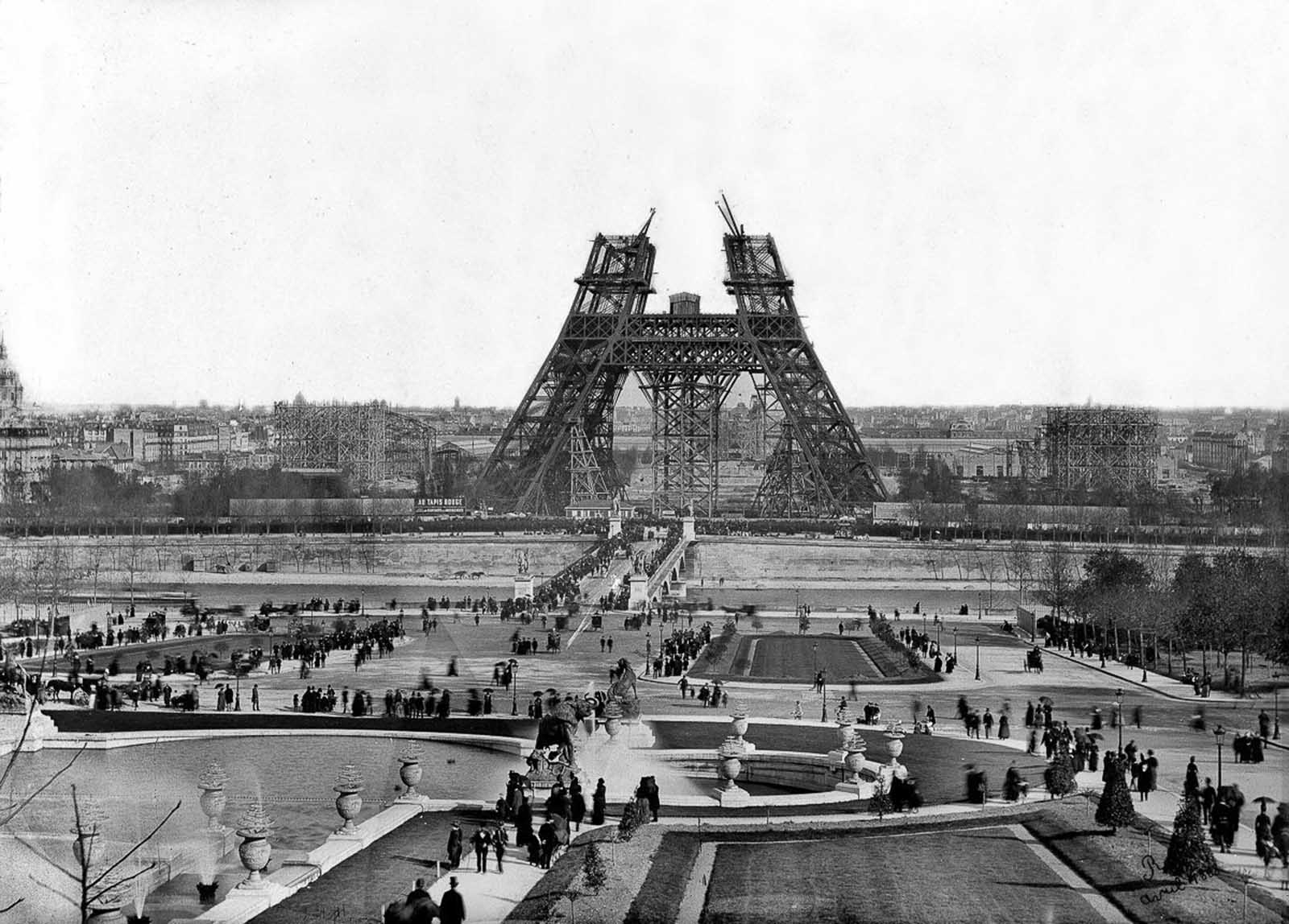 Bộ ảnh hé lộ quá trình xây dựng tháp Eiffel nổi tiếng nước Pháp