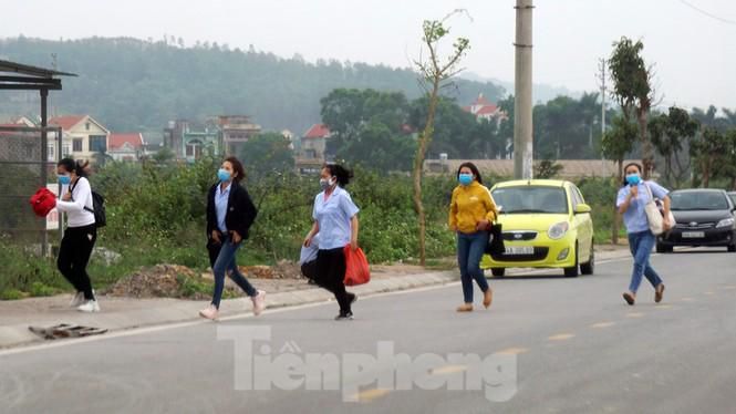 Công nhân tháo chạy vì công ty ở Hải Dương bị phát hiện cho "làm chui"