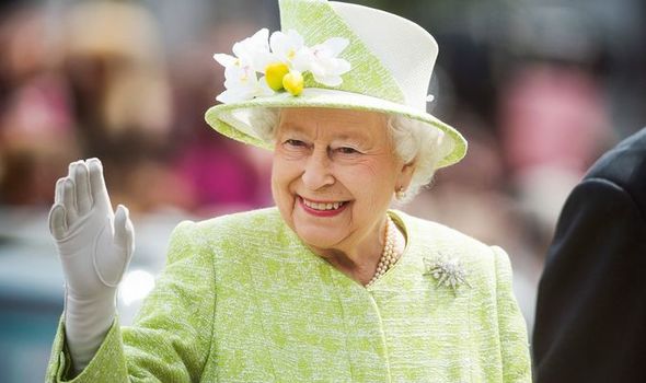 Hé lộ thói quen buổi sáng của Nữ hoàng Anh Elizabeth II