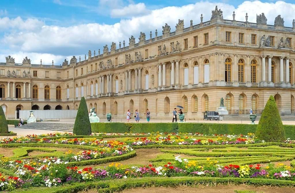 Cung điện Versailles nổi tiếng thế giới được xây dựng tốn kém thế nào?