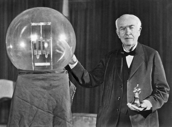 Sự thật về phát minh bóng đèn dây tóc nổi tiếng của Thomas Edison