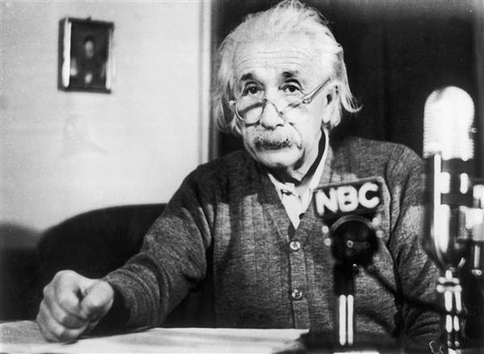 Thiên tài Albert Einstein mắc sai lầm lớn nào khiến cả đời ân hận? 