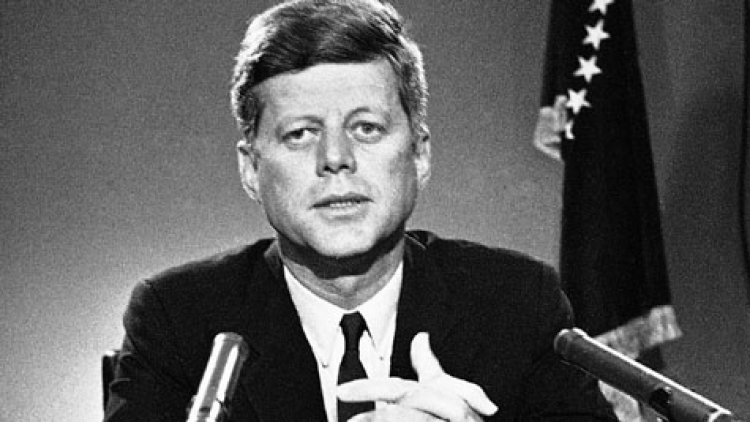 Tổng thống Kennedy được chôn cất với “bảo bối” đặc biệt nào?