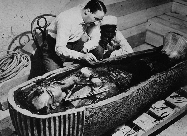 Mở mộ pharaoh Tutankhamun, kinh ngạc thấy báu vật dần lộ diện 