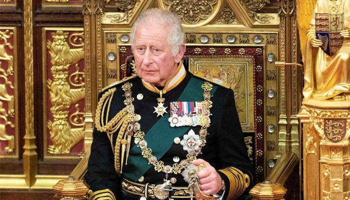 Những báu vật nào xuất hiện trong lễ đăng quang Vua Charles III?