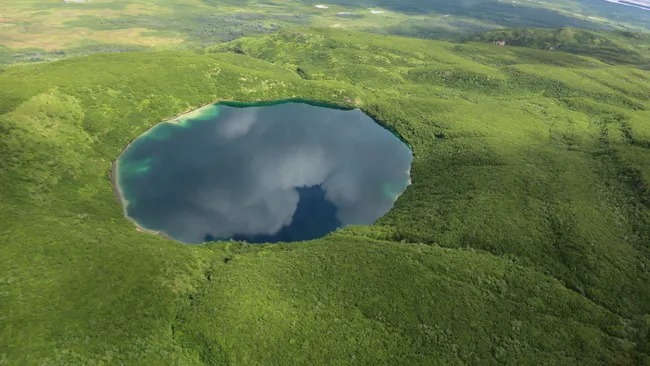 Bí ẩn miệng hố hình tròn hoàn hảo ở Alaska “thách đố” nhân loại