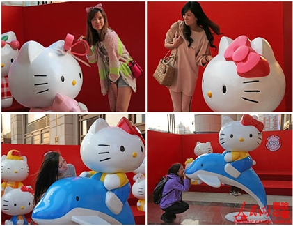 Gái trẻ đua nhau tự sướng với cô mèo Hello Kitty 