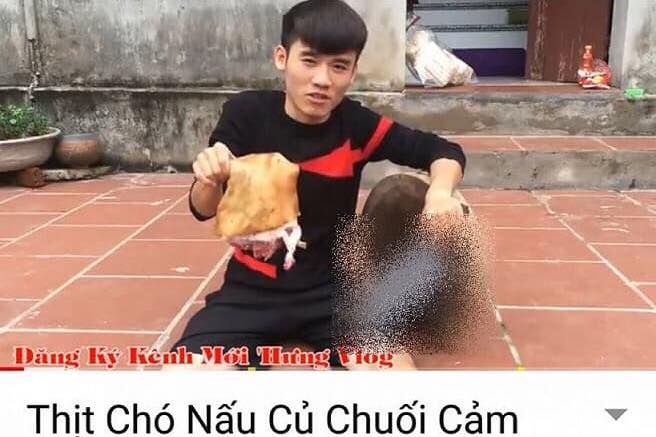 Làm video nấu thịt chó man rợ, CĐM kêu gọi tẩy chay con trai bà Tân Vlog