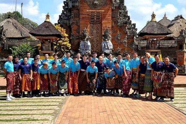 Thắng Indonesia, dàn cầu thủ đội tuyển Việt Nam bất ngờ "mặc váy"