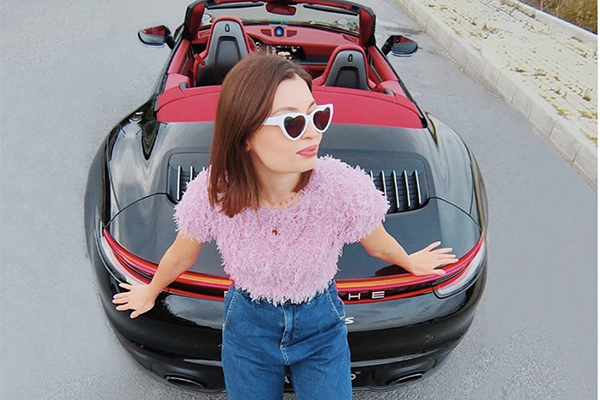 Cuộc sống trong mơ, du lịch khắp thế giới, sắm xe sang của hot vlogger Thổ Nhĩ Kỳ