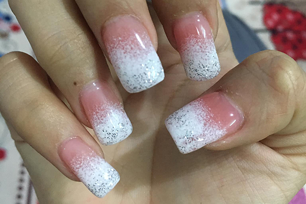 Hí hửng làm nail đón Tết, cô gái nhận hạn cuối năm