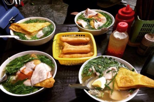 Food tour đêm Hà Nội, ăn gì cho chất?