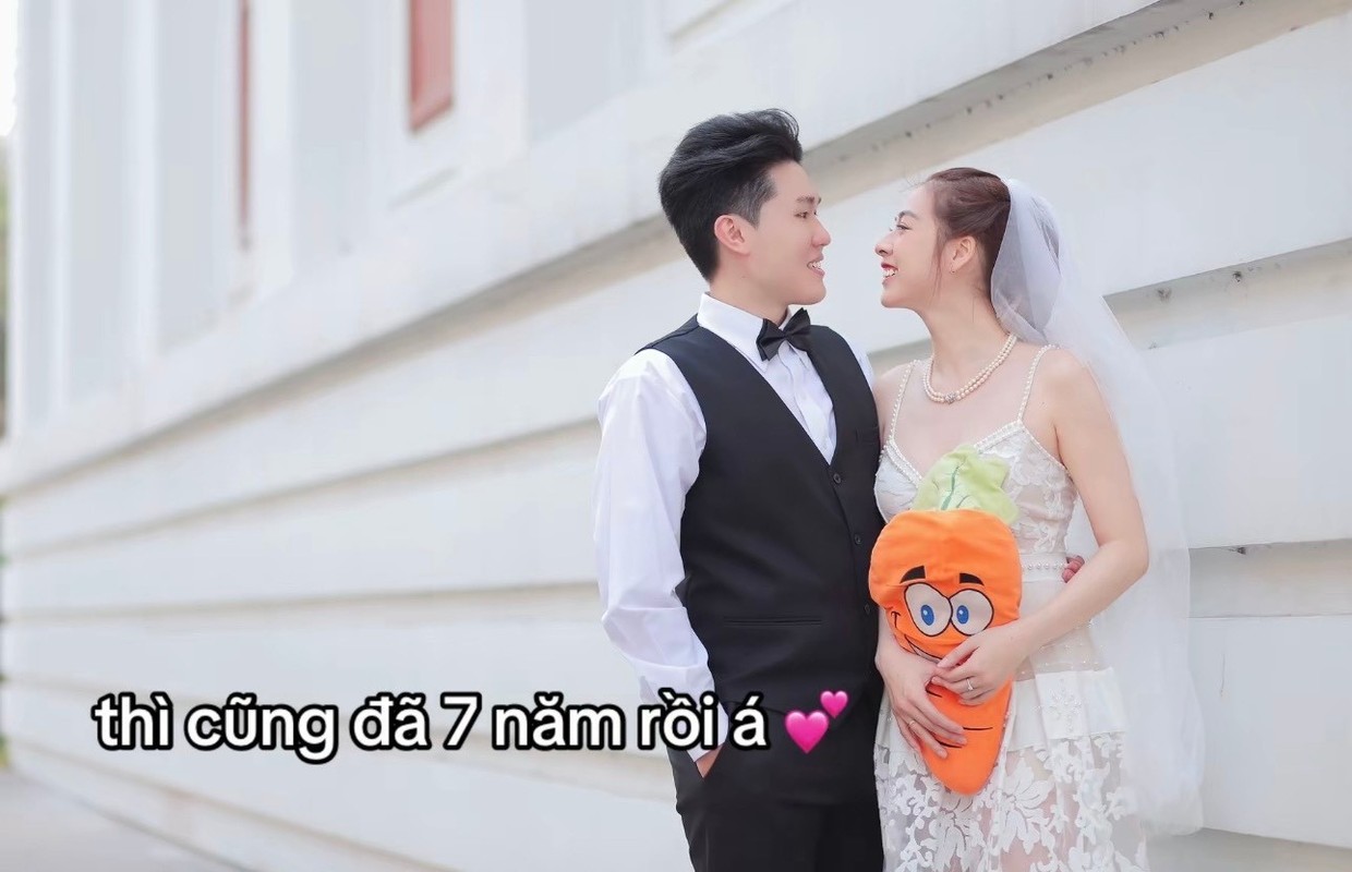 Cặp đôi “cà rốt bông” kết hôn sau 7 năm 