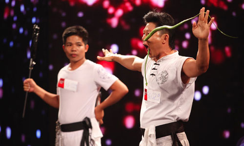 Thí sinh “Vietnam's Got Talent” nhét rắn qua mũi gây sốc