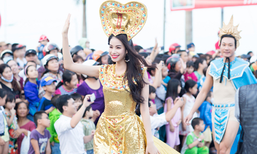 Phạm Hương lộng lẫy tại Carnaval đường phố Quảng Bình