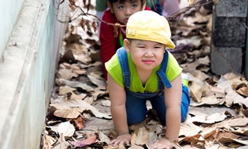 Gặp cậu bé 3 tuổi gây sốt trong "Bảo mẫu siêu quậy"