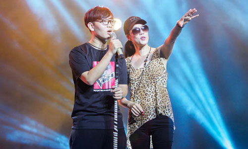 Thu Phương diện cá tính đi hướng dẫn học trò The Voice