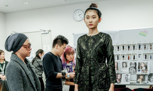 Kim Nhung trình diễn BST của Công Trí tại Tokyo Fashion Week