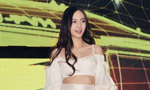 Angelababy lộ nhược điểm hình thể vì váy gợi cảm