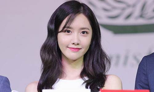 Yoona (SNSD) đến trễ 2 tiếng xuất hiện ở họp báo 10 phút