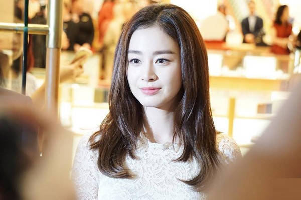 Kim Tae Hee dự sự kiện ở Malaysia lần đầu sau đám cưới