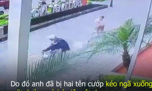 Video: Kinh hoàng “cẩu tặc” cướp chó, kéo lê chủ cả chục mét