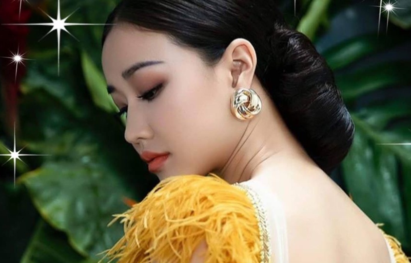 "Gái một con" Maya ngày càng xinh đẹp gợi cảm ở tuổi 32