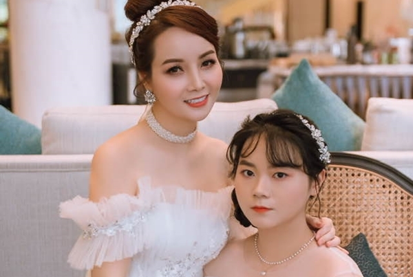 Con gái 18 tuổi xinh đẹp của Mai Thu Huyền và chồng đại gia