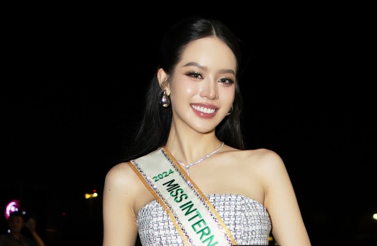 Thanh Thủy mang 150 kg hành lý dự thi Miss International 2024