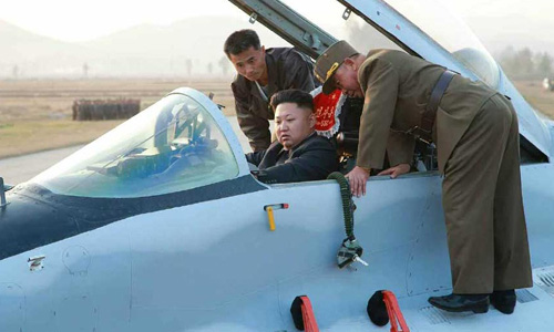 Nhà lãnh đạo Kim Jong-un ngồi buồng lái MiG-29