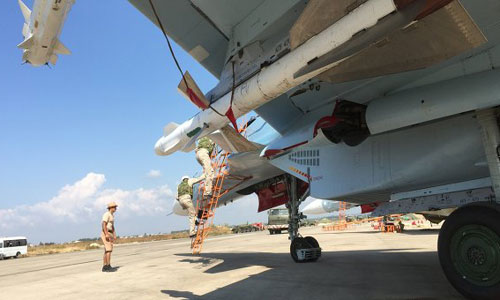 Su-30SM hộ tống máy bay không kích IS bằng vũ khí gì?