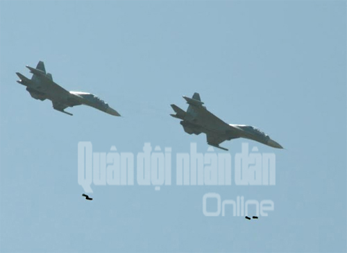 Mãn nhãn máy bay chiến đấu Su-30MK2 Việt Nam không kích