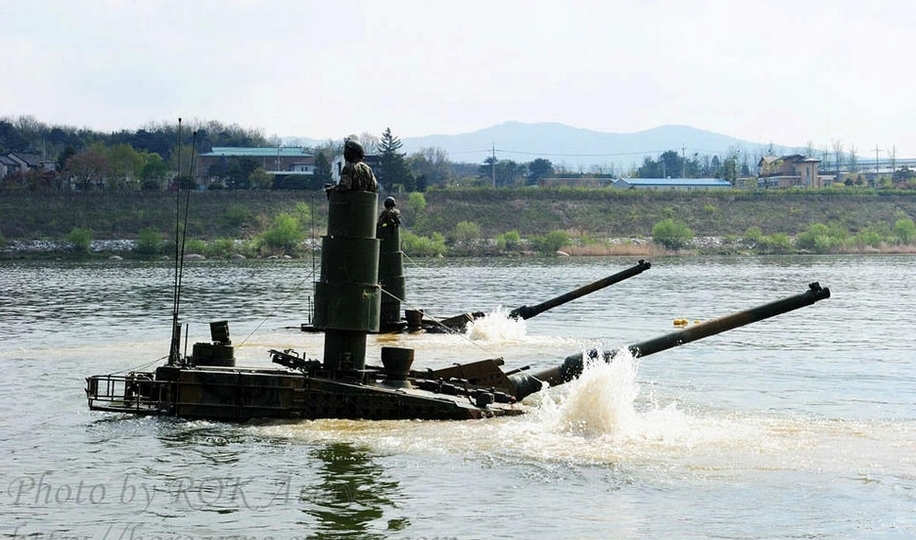 Chiêm ngưỡng khả năng bơi lội của siêu tăng K2 Hàn Quốc