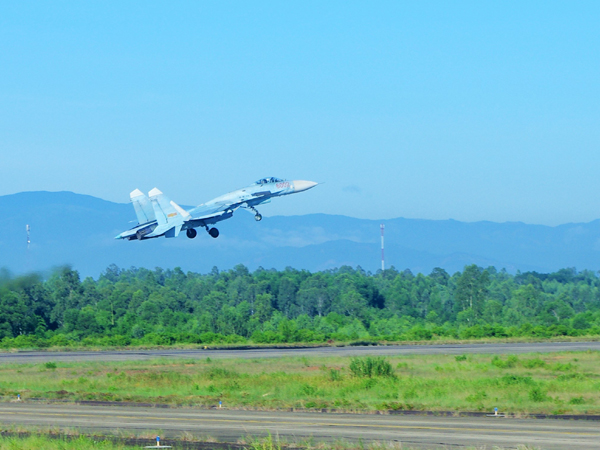 Chiêm ngưỡng tiêm kích Su-27/30 Việt Nam đồng loạt xuất kích