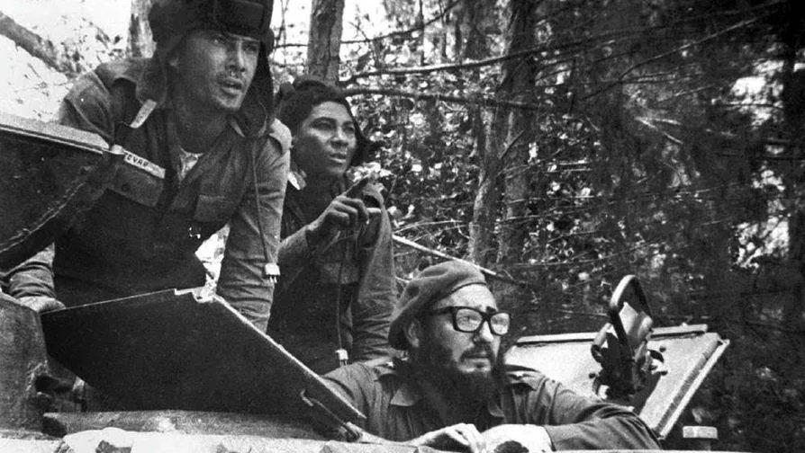 Ảnh hiếm lãnh tụ Fidel Castro chiến đấu trong trận Vịnh Con Lợn