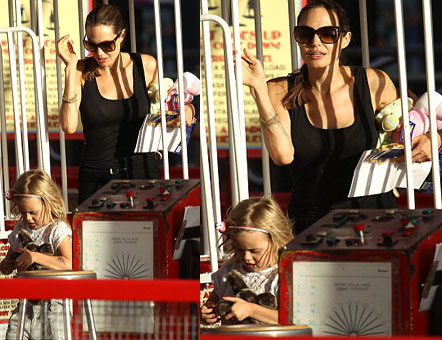 Angelina Jolie rạng rỡ với hai cô út ở Sydney