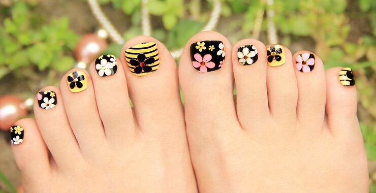 Những mẫu nail chân sành điệu hot nhất mùa hè này