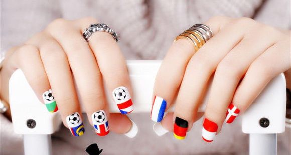 Những mẫu nail siêu ấn tượng dành cho CĐV World Cup 2018