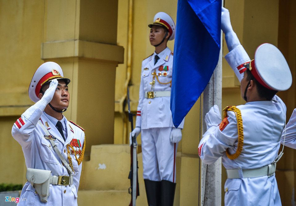 Cờ ASEAN tung bay trong lễ thượng cờ kỷ niệm 51 năm thành lập 