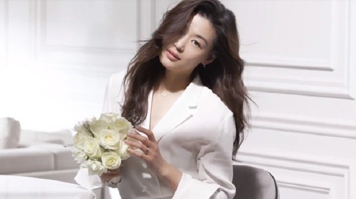 “Mợ chảnh” Jun Ji Hyun đẹp khó cưỡng ở tuổi 37