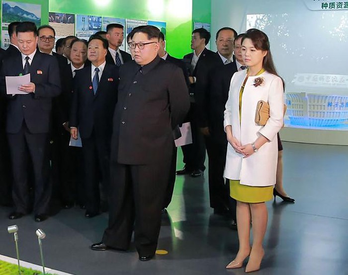 Bất ngờ với gu thời trang tinh tế của phu nhân ông Kim Jong-un