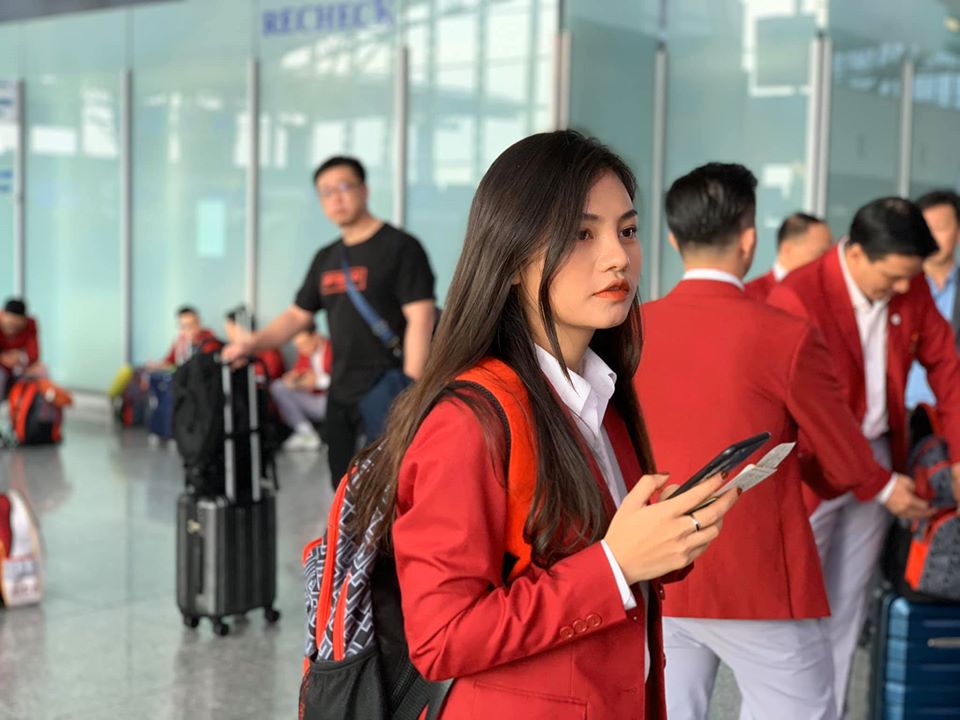 Mỹ nhân y tế cùng Đoàn thể thao Việt Nam dự SEA Games 30 ăn mặc cực đẹp