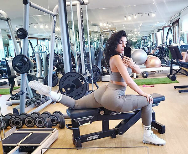 Những màn khoe body nóng bỏng của bạn gái C. Ronaldo trong phòng gym