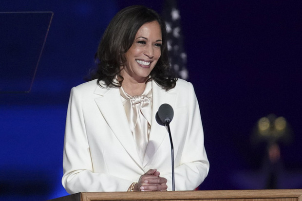 Gu thời trang thanh lịch của Phó Tổng thống Mỹ tương lai Kamala Harris