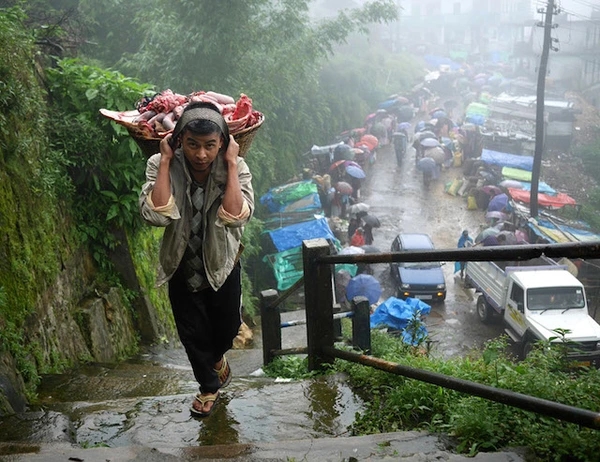 Trải nghiệm cuộc sống ở ngôi làng “ẩm ướt nhất thế giới“