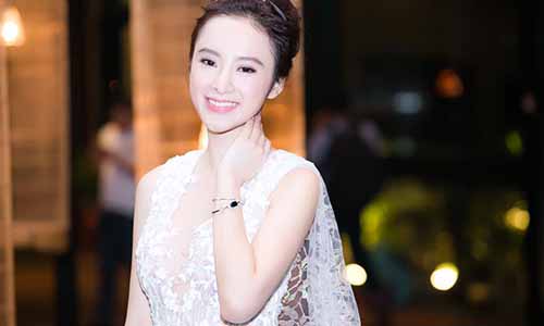 Angela Phương Trinh hóa “nữ thần” với đầm ren xuyên thấu gợi cảm