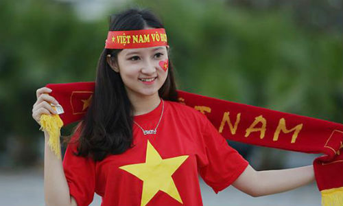 Tiết lộ bất ngờ về fan nữ xinh đẹp tại AFF cup 2016