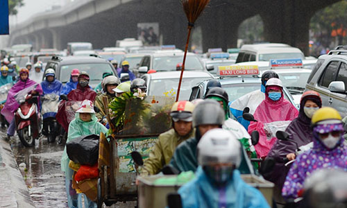 Cảnh khốn khổ trong mưa rét trên đường phố Hà Nội