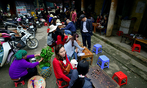 Ảnh: Đá quý bày bán như rau dịp cận Tết